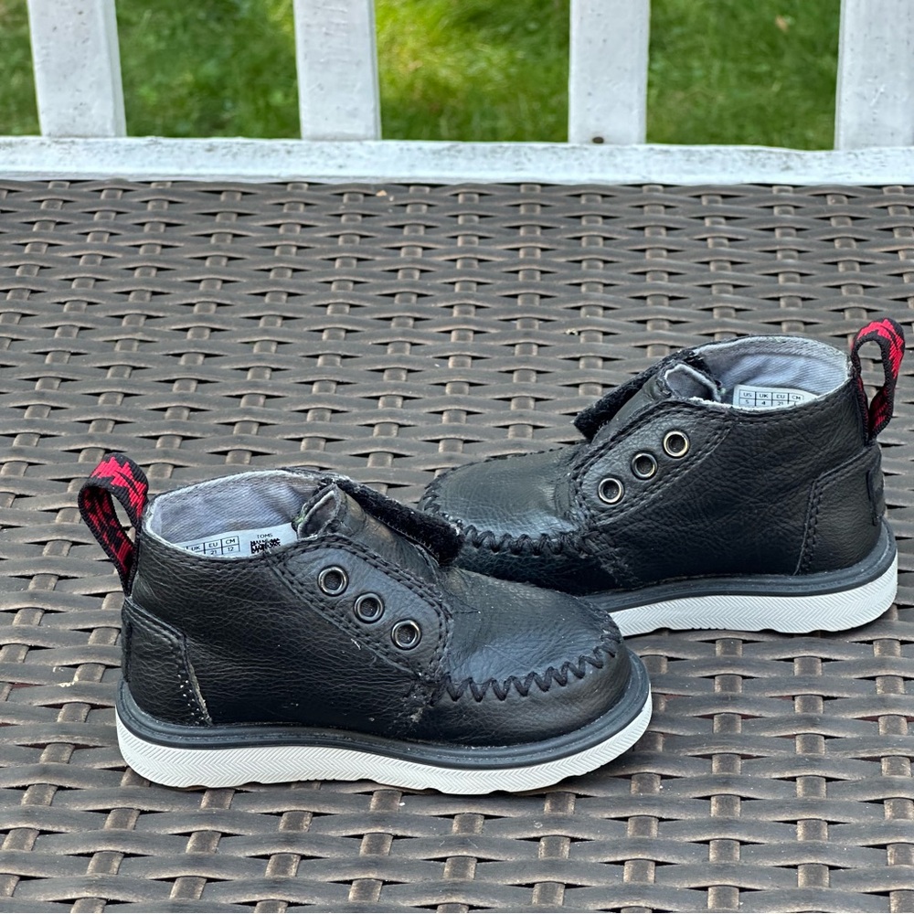 Toms Black Chukka Boots, Size 5 Toddler, Hook and Loop Slip On, Kids Shoes